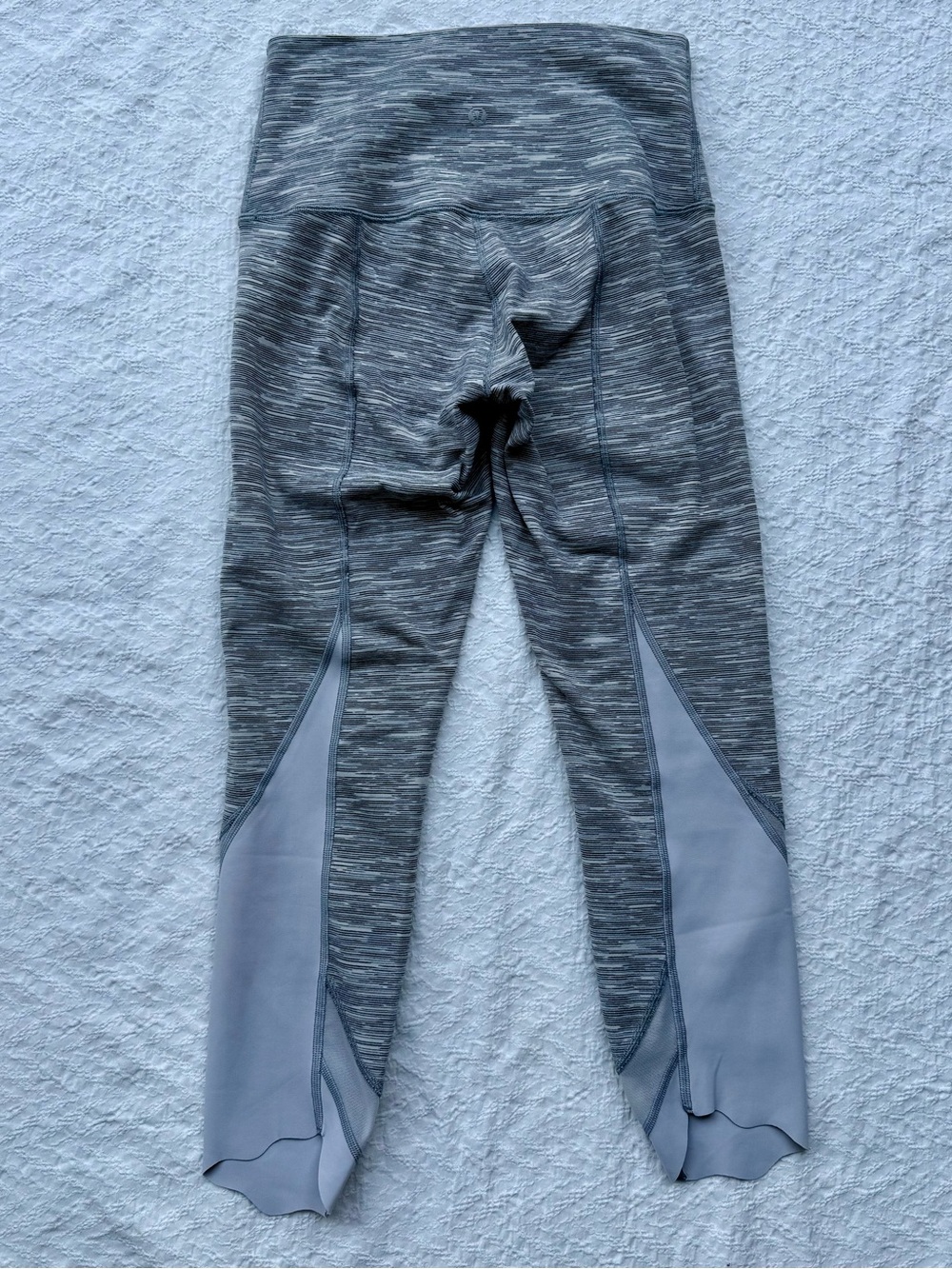 Lululemon High Rise Leggings Size 6 Gray Heathered Pants w Mesh Panels